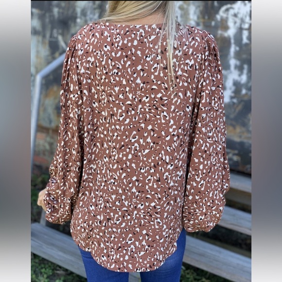 Leopard Print Bubble Sleeve Top - Picture 4 of 9